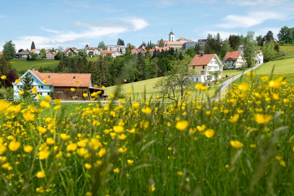 Durch zwei Kantone und drei Gemeinden