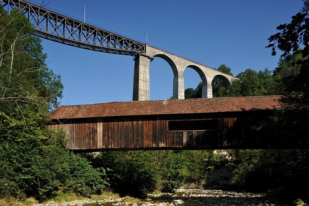 Kubelbrücke mit Viadukt der  Südostbahn